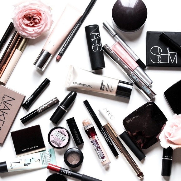 BEAUTY BUNDLE #shelfie goals - Picture 2 of 3